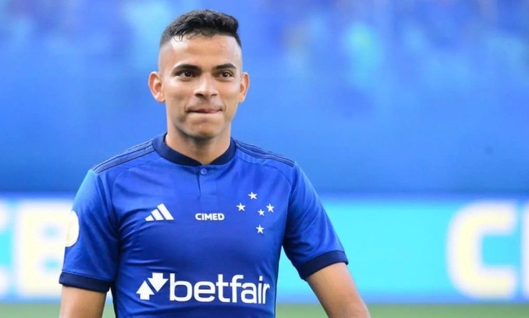 Bruno Rodrigues exalta dedicação do Cruzeiro: Corro por eles