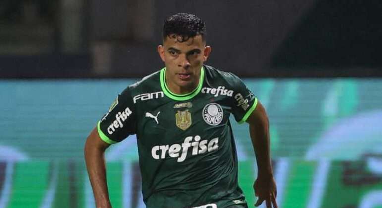 Bruno Rodrigues. Na sua estreia como jogador do Palmeiras, no gramado sintético. Artroscopia