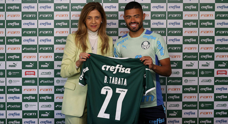 Bruno Tabata veio do Sporting e foi apresentado no CT do Palmeiras pela presidente Leila