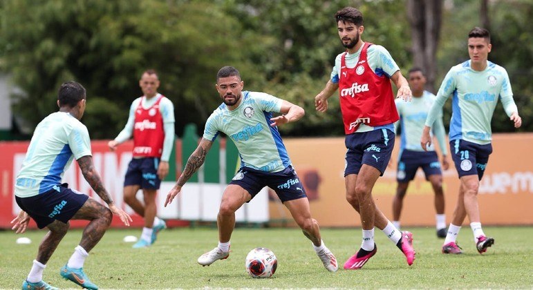 Bruno Tabata durante treino do Palmeiras na Academia de Futebol