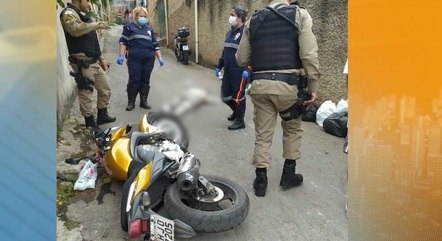 Policial estava em uma moto quando foi abordado