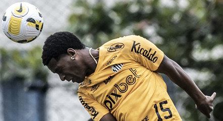 Sem espaço, Bryan Angulo é um dos cogitados a sair