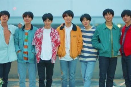 BTS vai apresentar música nova durante BBMAs