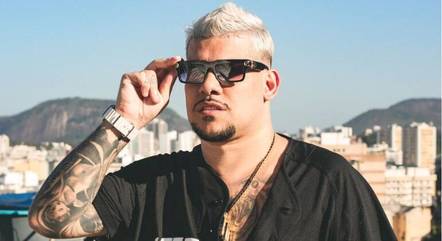 Buarque em uma das cenas do clipe da nova música