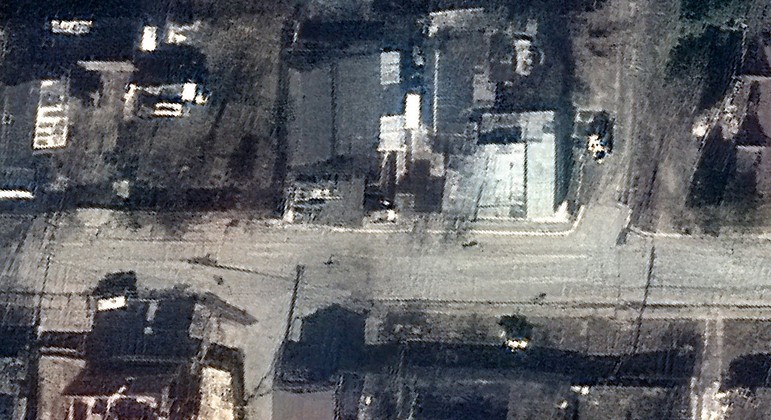 Foto de satélite mostra que civis foram atacada deliberadamente nas ruas de Bucha