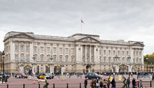 Homem é preso em frente ao Palácio de Buckingham