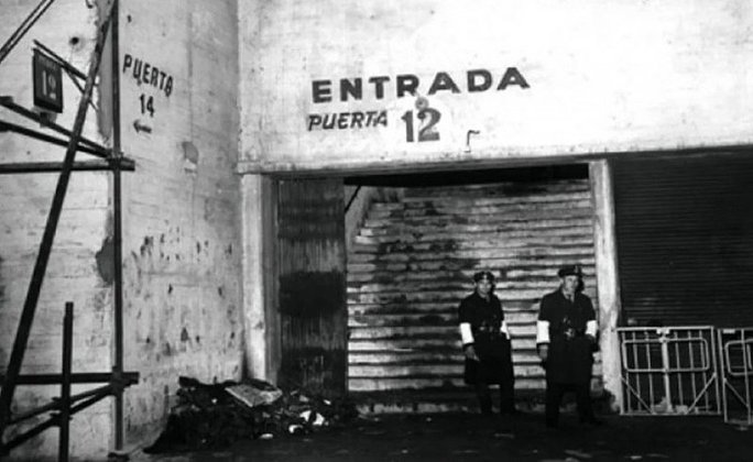 Buenos Aires (Argentina) - 71 mortos em 23/6/1968 no estádio Monumental de Nuñez. Seguranças se esqueceram de retirar as catracas de controle de acesso e uma multidão abarrotou uma entrada. O caso é conhecido como 