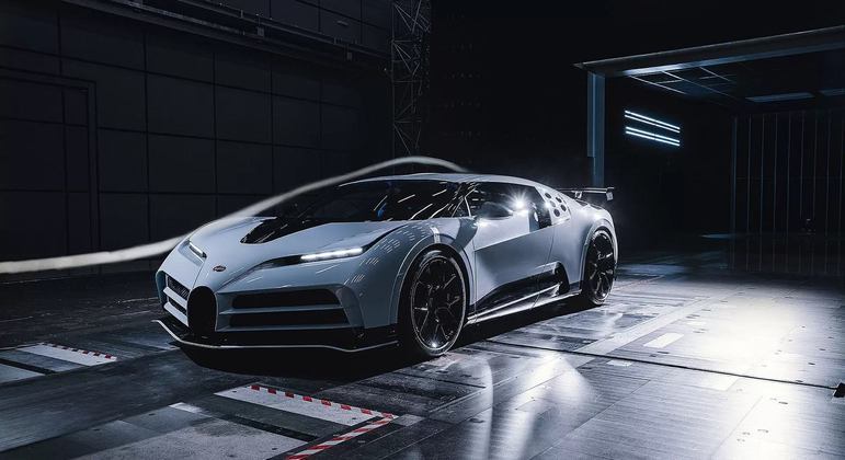 Com essa “pausa” nas vendas, a Bugatti pretende acelerar a produção de seu primeiro superesportivo híbrido