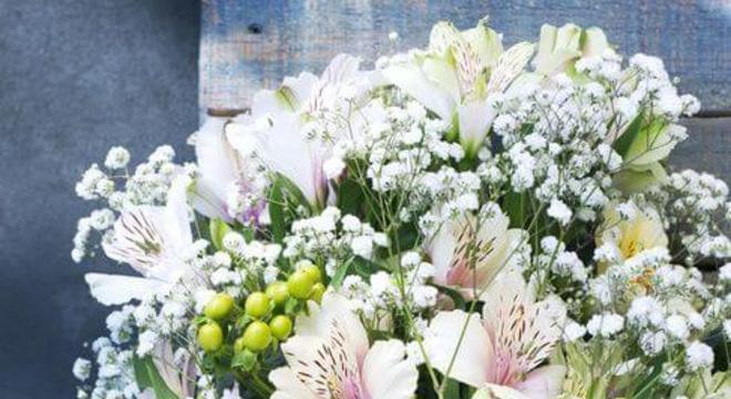 Buquê de astromélia branca