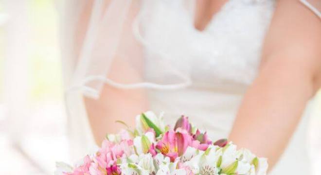 Buque de astromélia cor de rosa