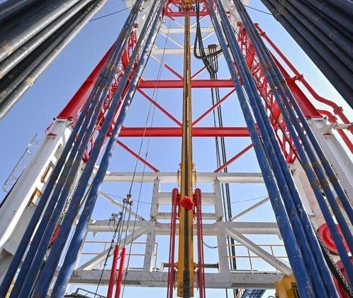 O poço vai atravessar mais de dez estratos geológicos e alcançará camadas que remontam ao período Cretáceo do planeta, que data de aproximadamente 145 milhões a 66 milhões de anos atrás, de acordo com a agência de notícias estatal Xinhua