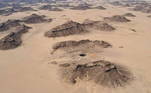 A cerca de 1.300 km ao leste da capital Sanaa, perto da fronteira com Omã, esta cratera gigante localizada no deserto da província de Al-Mahra tem 30 metros de largura e entre 100 e 250 metros de profundidade