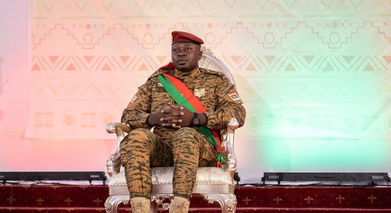 Tenente-coronel Paul-Henri Sandaogo Damiba foi deposto por um golpe de Estado em Burkina Faso