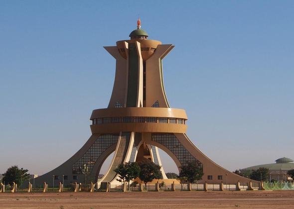 Burquina Faso (Antigo Alto Volta): 21 milhões de habitantes. Capital: Uagadugu