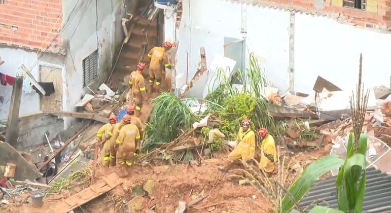 Em Franco da Rocha (SP), pelo menos 11 pessoas morreram após deslizamentos