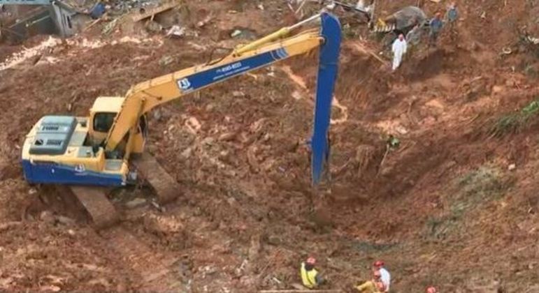 Bombeiros encontram mais dois corpos e mortes por chuvas chegam a 29 no estado de SP