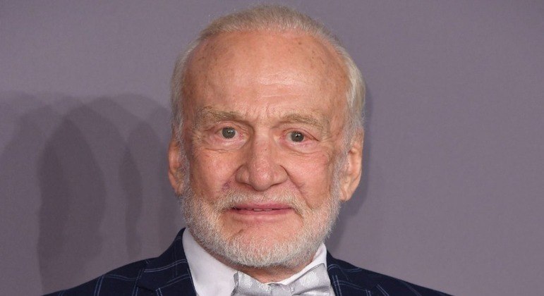 Buzz Aldrin se casou com a namorada de longa data, aos 93 anos