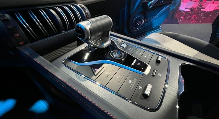 SUV tem alavanca de câmbio do tipo “Push Pull”
