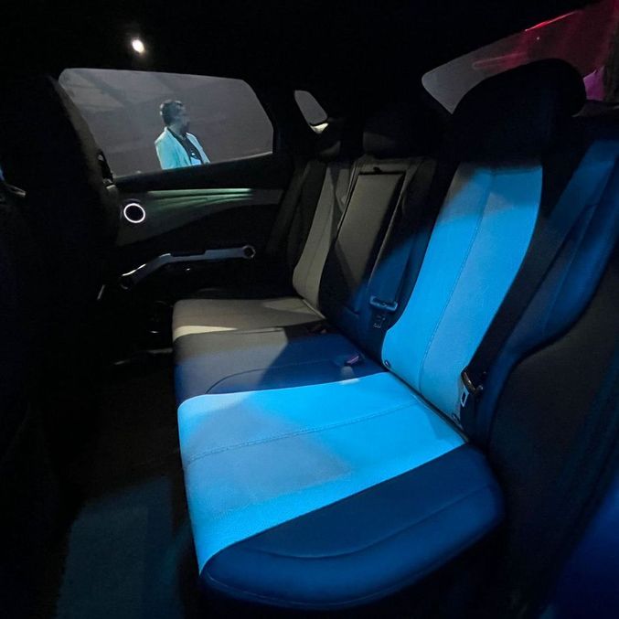 SUV tem 2.720 mm entre-eixos, o que confere um bom espaço interno