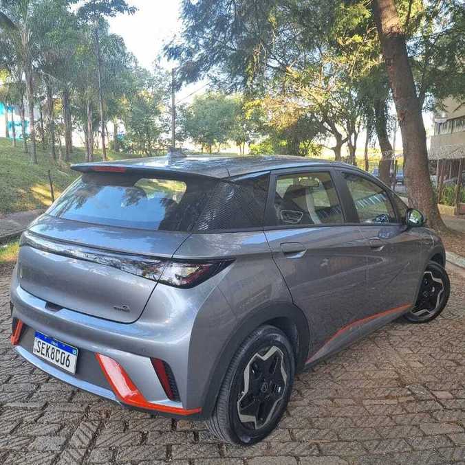 Dolphin vem equipado com sensores de estacionamento traseiros