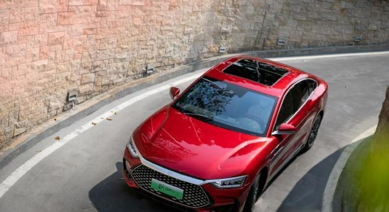 Novo modelo chinês tem grade destacada, maior potência e autonomia e, por hora, não estará disponível aqui