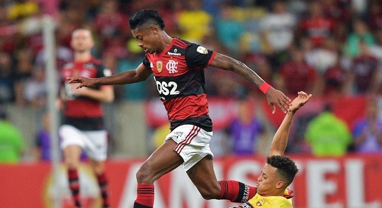 Byron Castillo é uma das promessas do Barcelona de Guayaquil. Ele atrai olhares do exterior e tem multa avaliada em 2,5 milhões de euros (R$ 15,8 milhões), segundo o site especializado Transfermarkt.