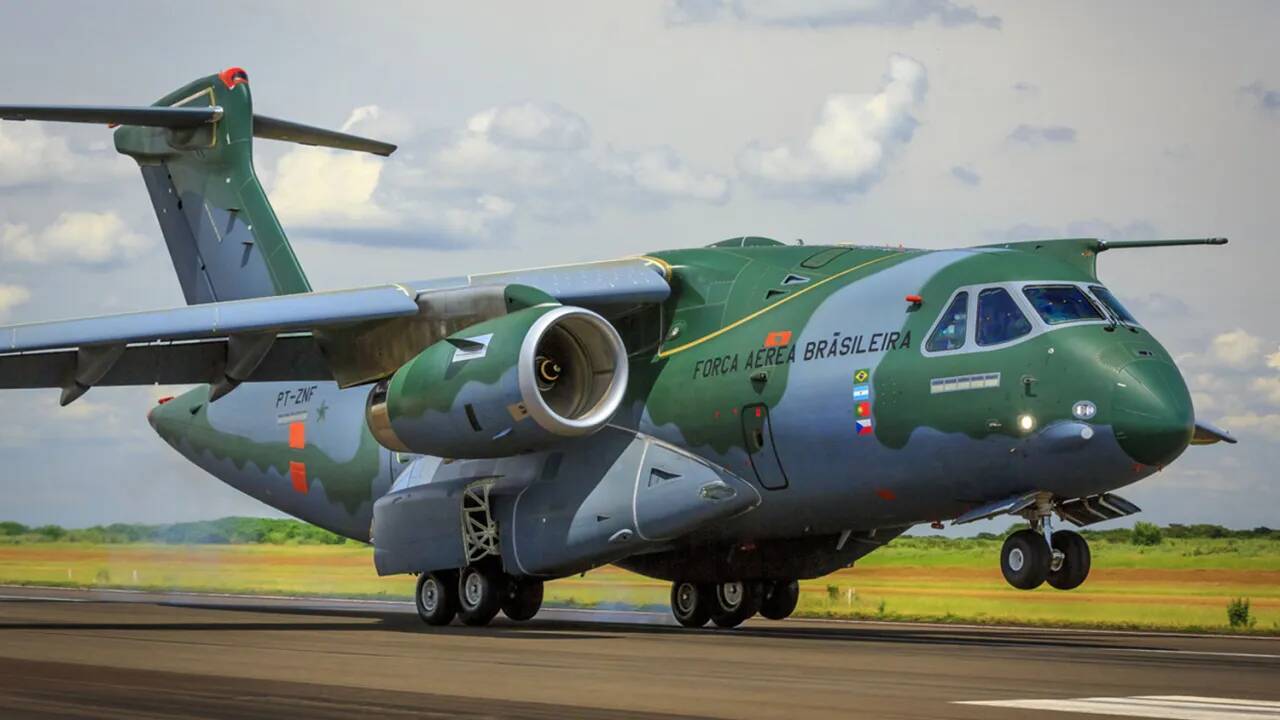 Portugal apresenta primeira aeronave KC-390 da Força Aérea