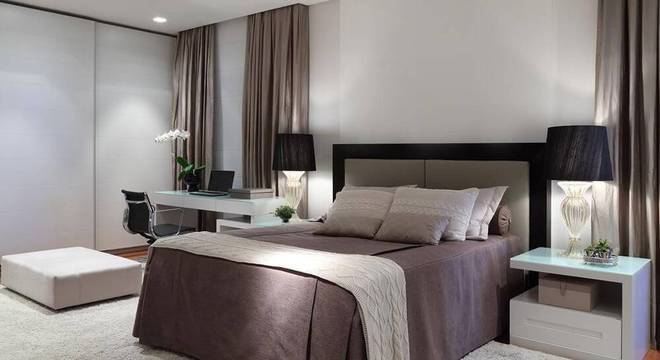 cabeceira de casal estofada preta e bege rocha andrade arquitetura 