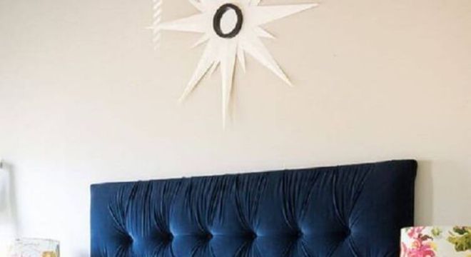 Cabeceira na cor classic blue