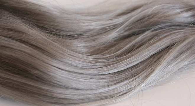 Cabelo cinza - Conheça como ter, cuidar e os vários tipos