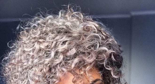 Cabelo cinza - Conheça como ter, cuidar e os vários tipos