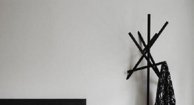 cabideiro de parede para quarto minimalista 
