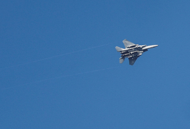 25º dia — A FAI (Força Aérea de Israel) interceptou um míssil lançado na região do mar Vermelho em direção à cidade turística de Eilat. Esta foi a primeira vez que o sistema de defesa antiaérea Arrow foi usado desde o início da guerra contra os terroristas do Hamas