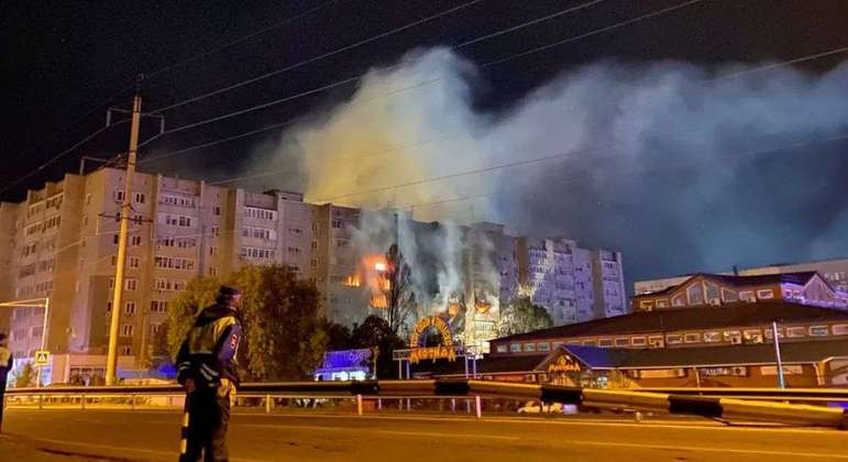 Caça militar russo cai e atinge prédio residencial em Yeysk