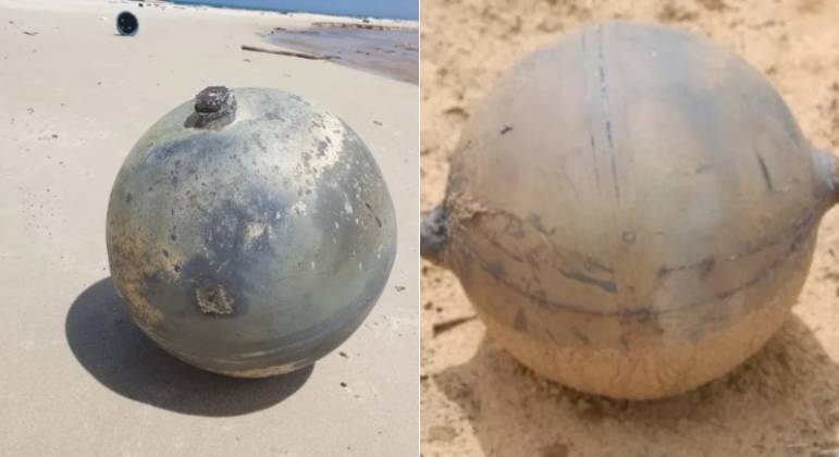 Esfera descoberta em praia australiana (esq.) é semelhante à encontrada na Namíbia em 2011 (dir.)