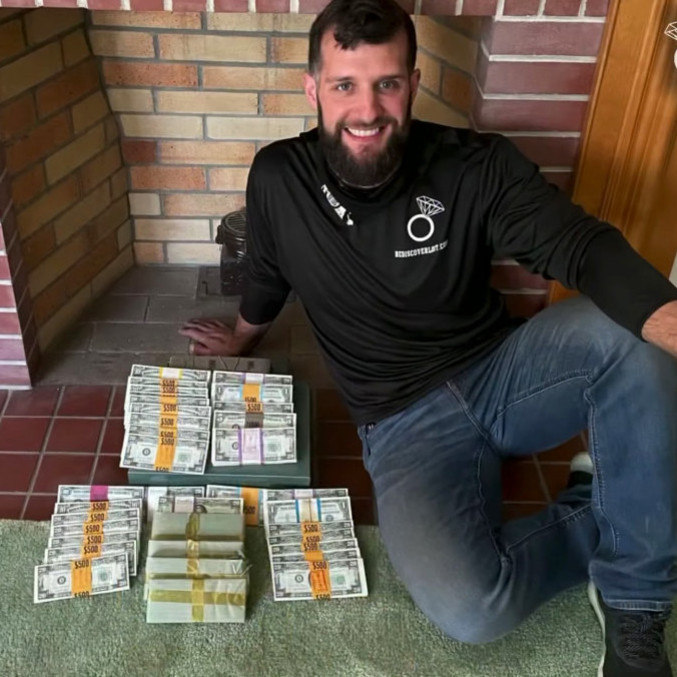 Dinheiro estava escondido na casa desde a década de 50