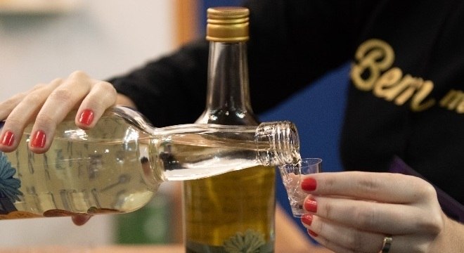 Prefeitura distribuiu gratuitamente bebidas alcoÃ³licas em praÃ§a pÃºblica