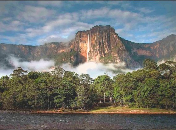 Cachoeira Ángel - Fica no estado de Bolívar, na Venezuela, perto da fronteira do Brasil com a Guiana.  