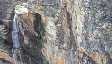 Cidade de Minas interdita 3ª cachoeira mais alta do país por risco de deslocamento de rocha