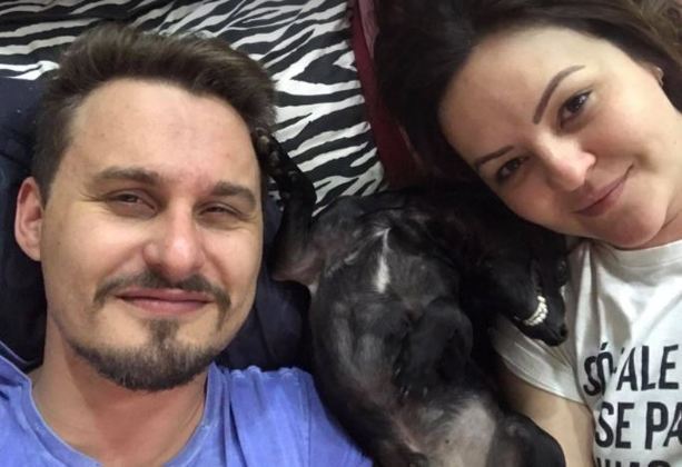 “Nossa família aumentou e ele está aí, todo sorridente cheio de amor em seu novo lar. A história triste se encerrou no momento que ele entrou na nossa casa. Hoje ele está muito feliz e sempre sorridente, já engordou dois quilos”, comemora Michel