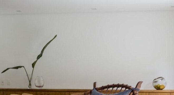 Cadeira de madeira com rodinha