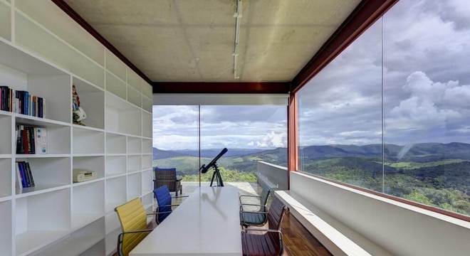 cadeira para escrivaninha - home office em varanda