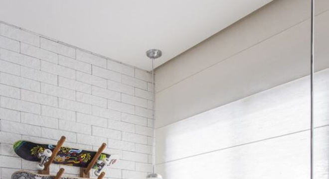 Cadeira para quarto com escrivaninha