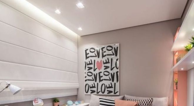 Cadeira para quarto de menina