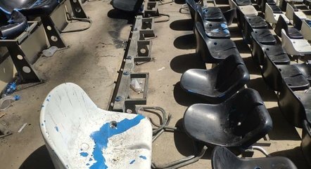 Cadeiras do Nilton Santos foram depredadas