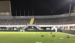 Punição: Santos pode ficar um mês sem jogar na Vila Belmiro (Reprodução/Twitter @gabbsbrino)