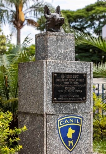 Busto de Dick, localizado no Canil da Polícia Militar em Tremembé (SP) (Edu Garcia/R7)