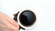 Estudo associa café e chá a menor risco de derrame e demência
