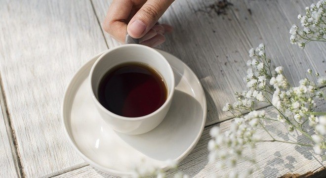 Até seis xícaras de café por dia pode ser benéfico para evitar pedras na vesícula