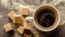 Com adoçantes contraindicados pela OMS, o que colocar no cafezinho?